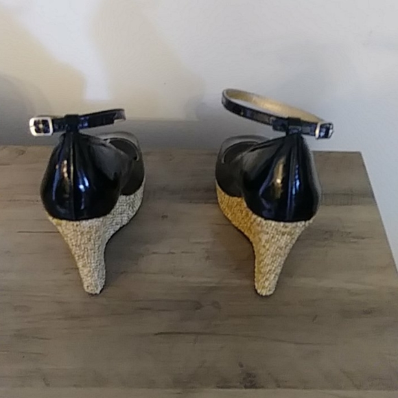 Open toe ankle strap wedge Size - 9.0 - Picture 3 of 4